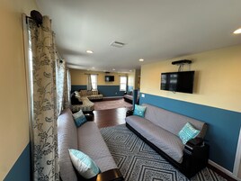 Luxury Apartment, 4 Bedrooms, Patio, City View | 1 bedroom, individually decorated, blackout drapes, free WiFi