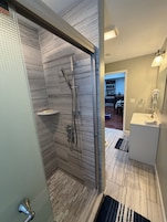 Luxury Apartment, 4 Bedrooms, Patio, City View | Bathroom amenities | Shower, rainfall showerhead, free toiletries, towels