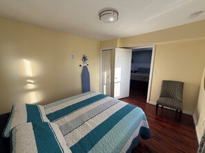 Superior-Apartment, 2 Schlafzimmer, Kochnische, Erdgeschoss | 1 Schlafzimmer, individuell dekoriert, Verdunkelungsvorhänge