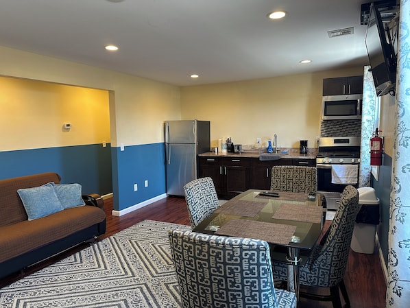 Superior Apartment, 2 Bedrooms, Kitchenette, Ground Floor Unit 2 | Living area