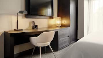 Frette Italian sheets, premium bedding, in-room safe, desk