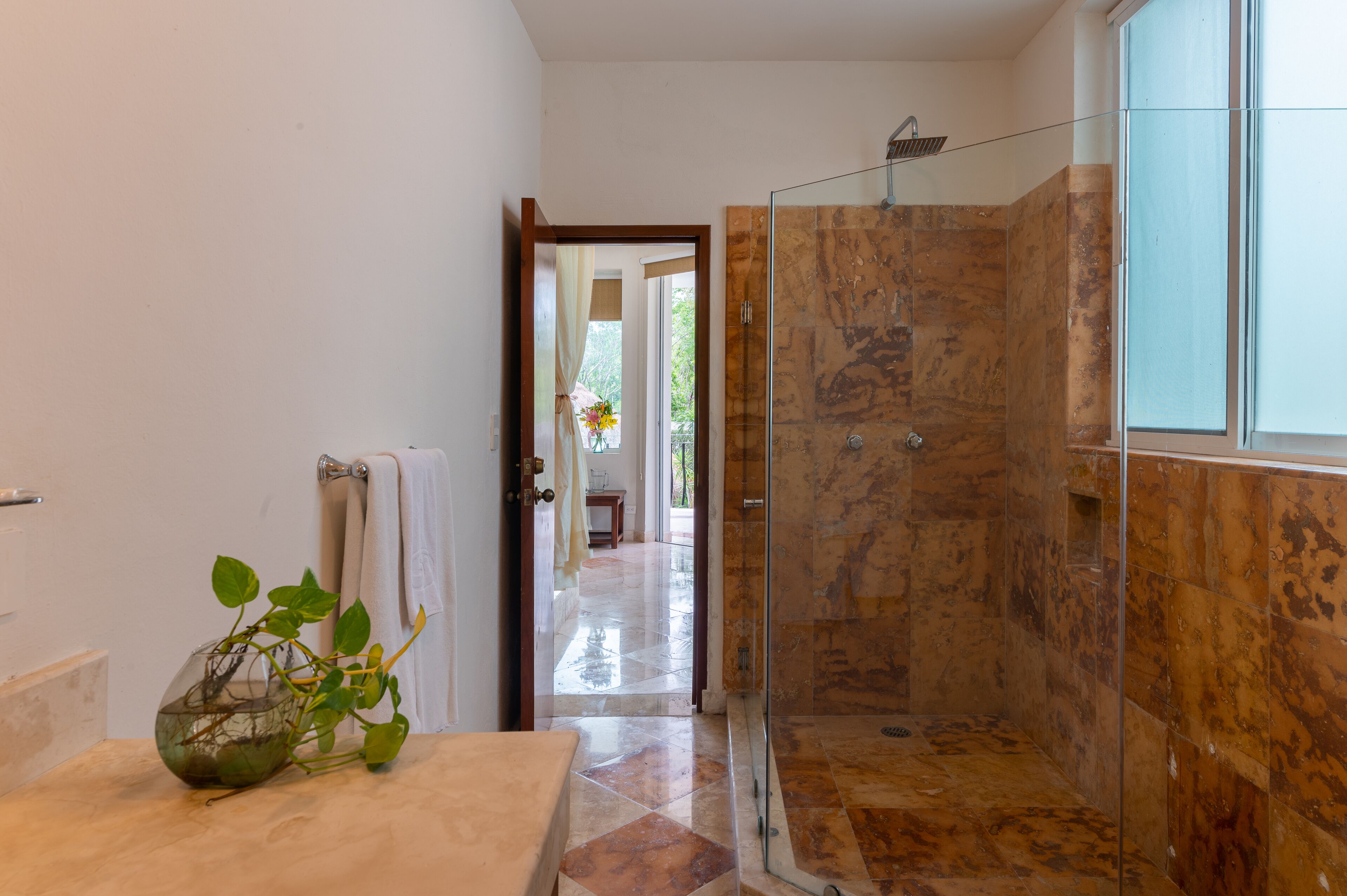 junior studio suite | bathroom | shower, free toiletries, towels