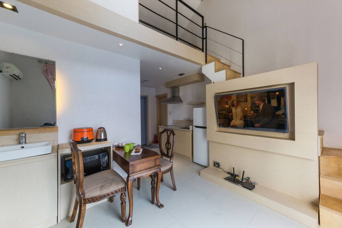 Adagio, Duplex, Jetted Tub | Wohnbereich | Flachbildfernseher