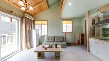 Juniper, Duplex, Jetted Tub | Wohnbereich | Flachbildfernseher