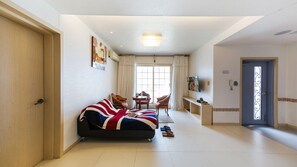 Piani | Living area | Flat-screen TV - Gapyeong Lolofore Pension (Gapyeong)