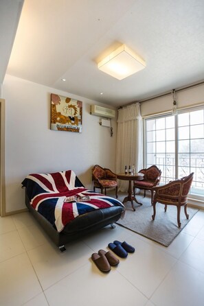 Piani | Living area | Flat-screen TV - Gapyeong Lolofore Pension (Gapyeong)