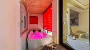 Ontteule, Jetted Tub | Tina de hidromasaje