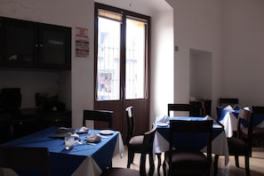Breakfast area
