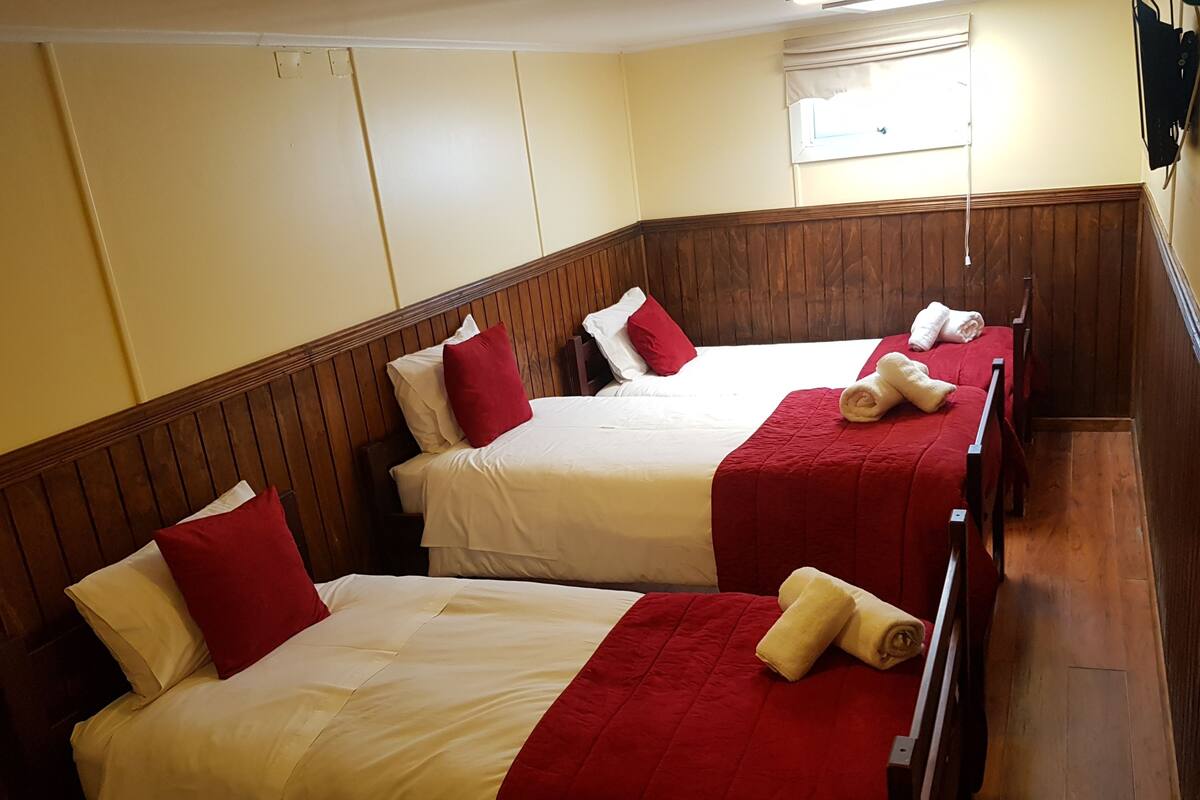 Chambre triple, 3 lits jumeaux | Lits supplémentaires