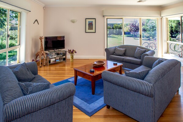 Cottage, 3 Bedrooms | Living room