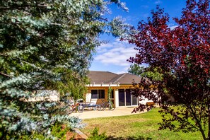 Cottage, 3 Bedrooms | Garden view