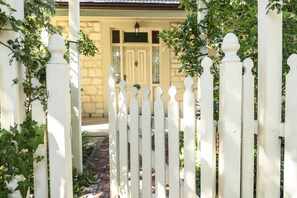 Property entrance - Miriams Cottage (Tanunda)