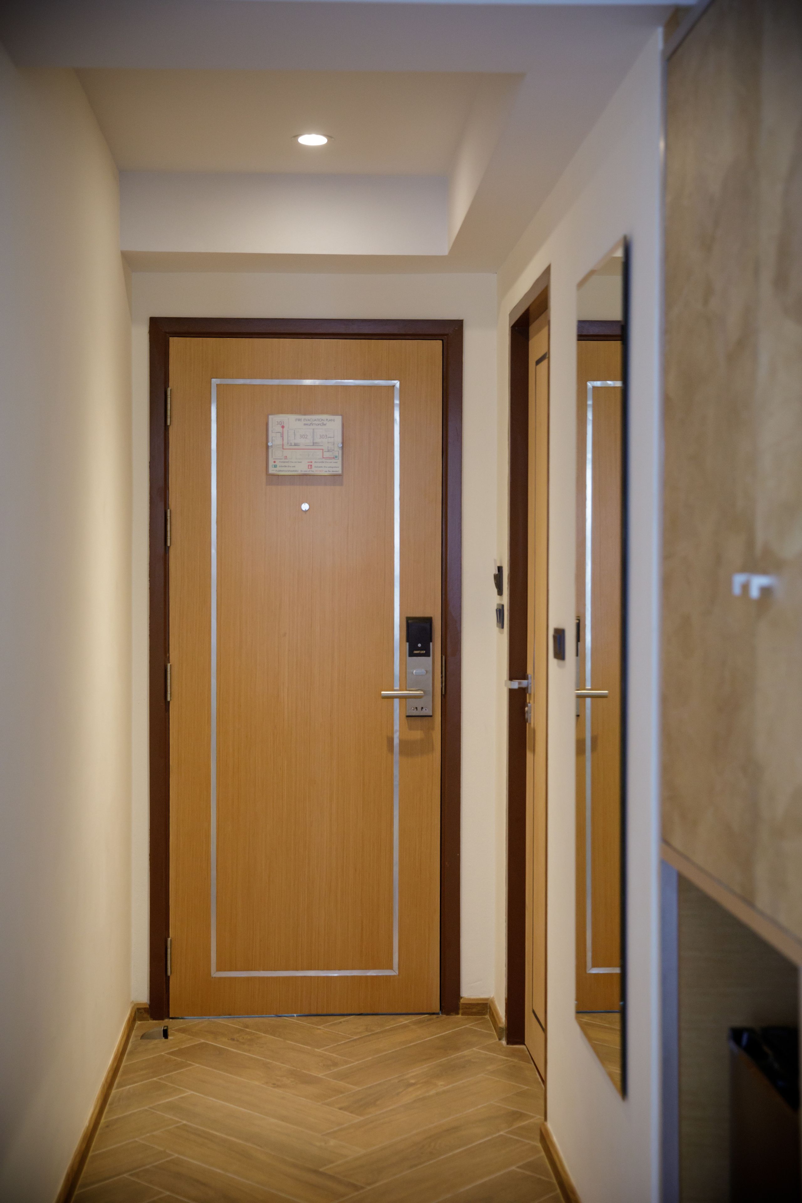 luxury suite, 1 king bed | hallway