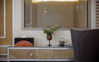 奢华套房, 1 张特大床 | 免费迷你吧物品、客房内保险箱、办公桌、遮光窗帘