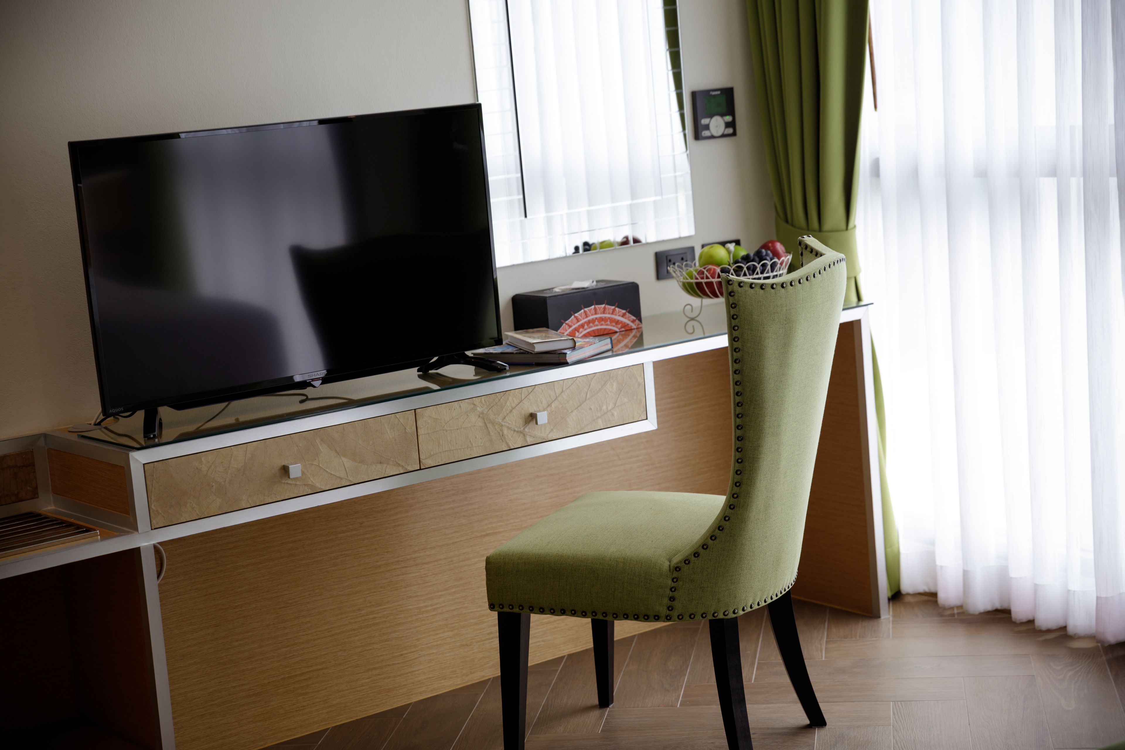 deluxe twin room, 2 single beds | free minibar items, in-room safe, desk, blackout curtains