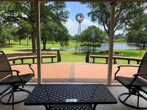 100-acre ranch on kaunis joki, lammikoita, metsiä, Luonnonkasvit ja karjan