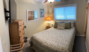 4 bedrooms, desk, iron/ironing board, free WiFi - 100-acre ranch with beautiful creek, ponds, woods, livestock (Bellville)