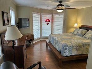 4 soverom, skrivebord, strykejern/-brett og wi-fi (inkludert)