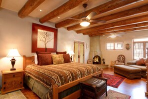 2 bedrooms, in-room safe, iron/ironing board, free WiFi