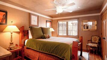 2 bedrooms, in-room safe, iron/ironing board, free WiFi