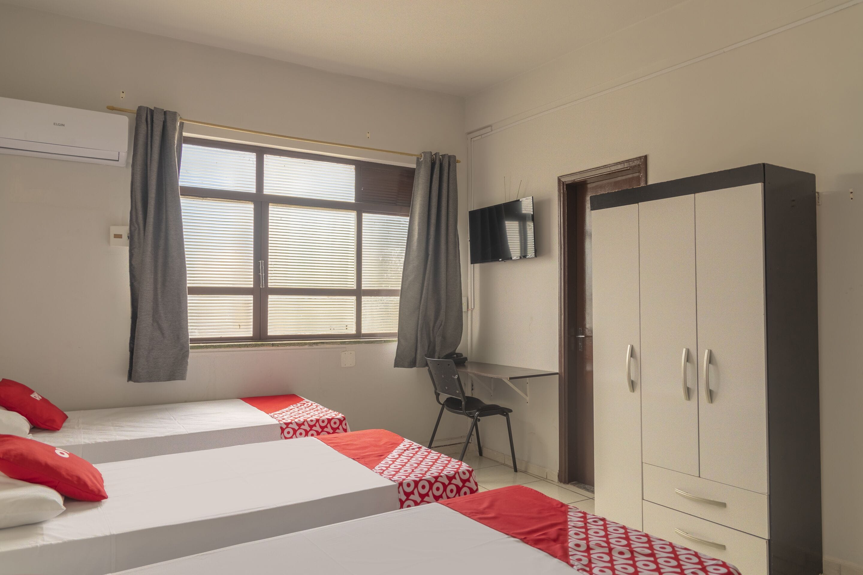 quarto quíntuplo | iron/ironing board, free wifi