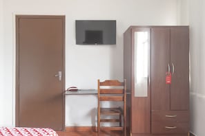 Single Room | Iron/ironing board, free WiFi