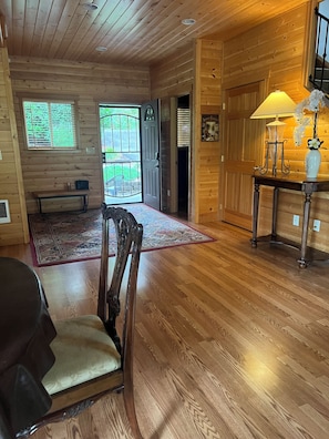 Interior - McKenzie Riverfront-w Hottub woodstove+wood (Vida)