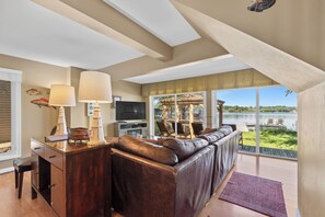 Smart TV, fireplace, DVD player, books