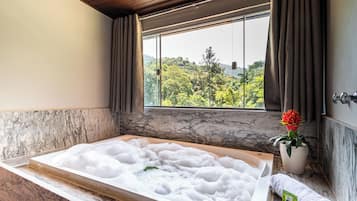 Minibar, wifi gratis y ropa de cama