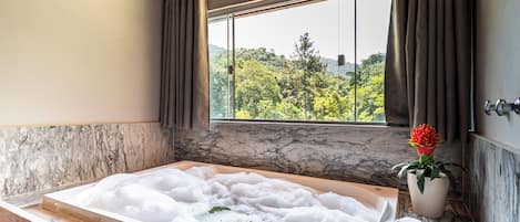 Dobbelt- eller tomannsrom – deluxe, 1 soverom | Minibar, wi-fi (inkludert) og sengetøy