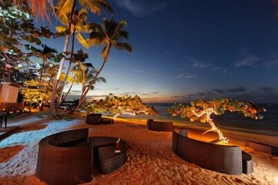 Beachfront Luxury 1 BDR Apt. Sleeps Up To 4 @ Balcones Del Atlantico