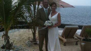 Plage, chaises longues, serviettes de plage