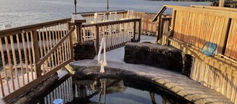 RELAXING, Away-from-it-All home on the water with small Natural Pool 