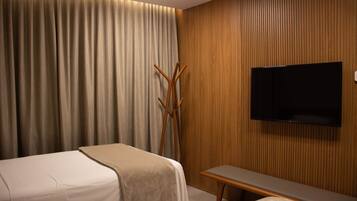 Quarto Conjugado | Frigobar, cofres nos quartos, escrivaninha, cortinas blackout