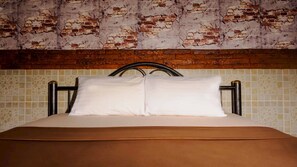 Standard Room | In-room safe, individually decorated, individually furnished, desk - Sabina Guesthouse (Kamala)