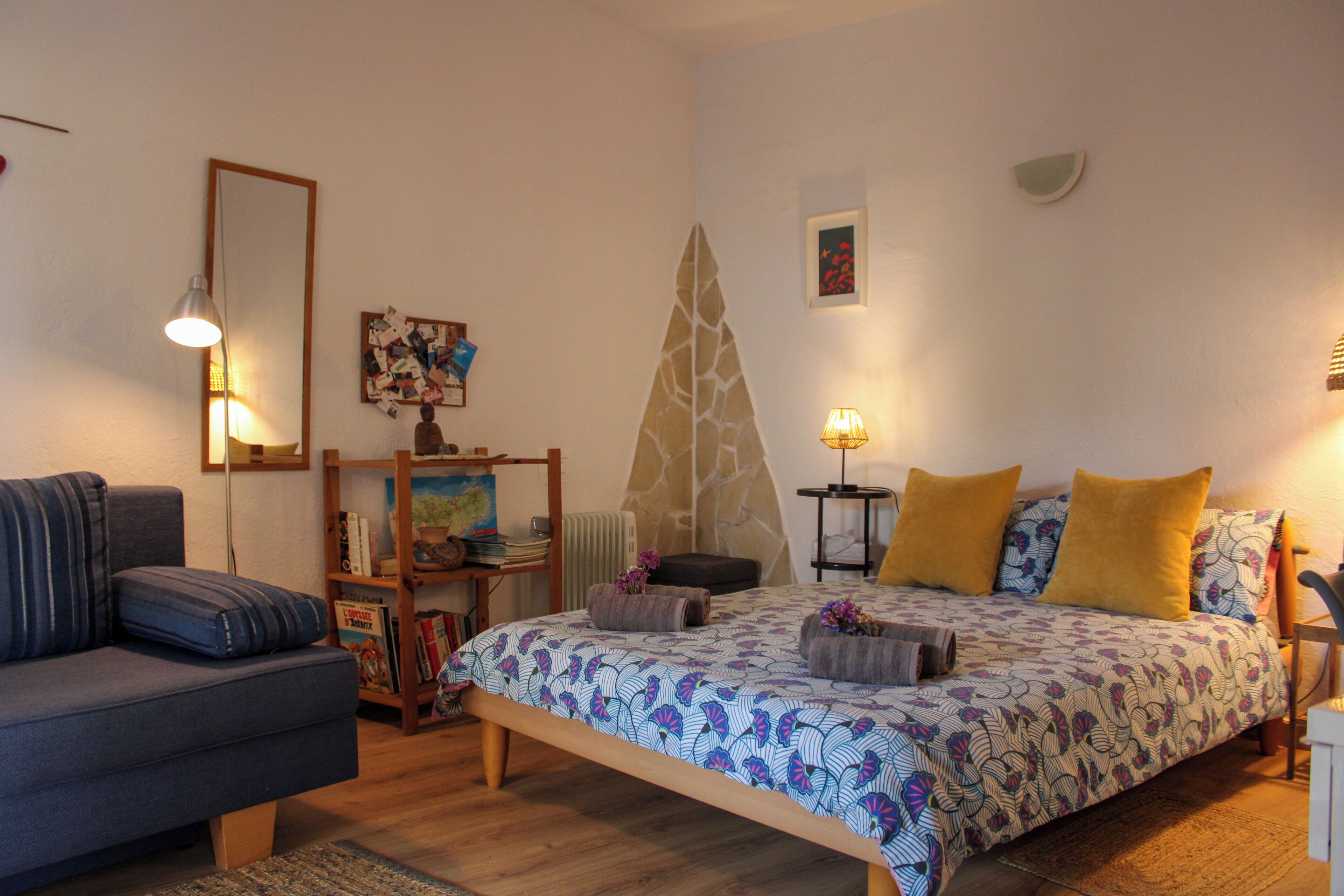 1 chambre, bureau, fer et planche à repasser, Wi-Fi gratuit