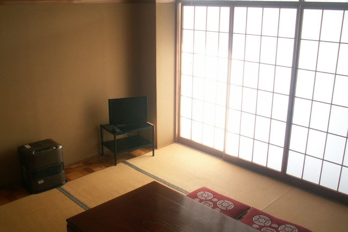 Chambre Tradition, salle de bains commune (Japanese Style)