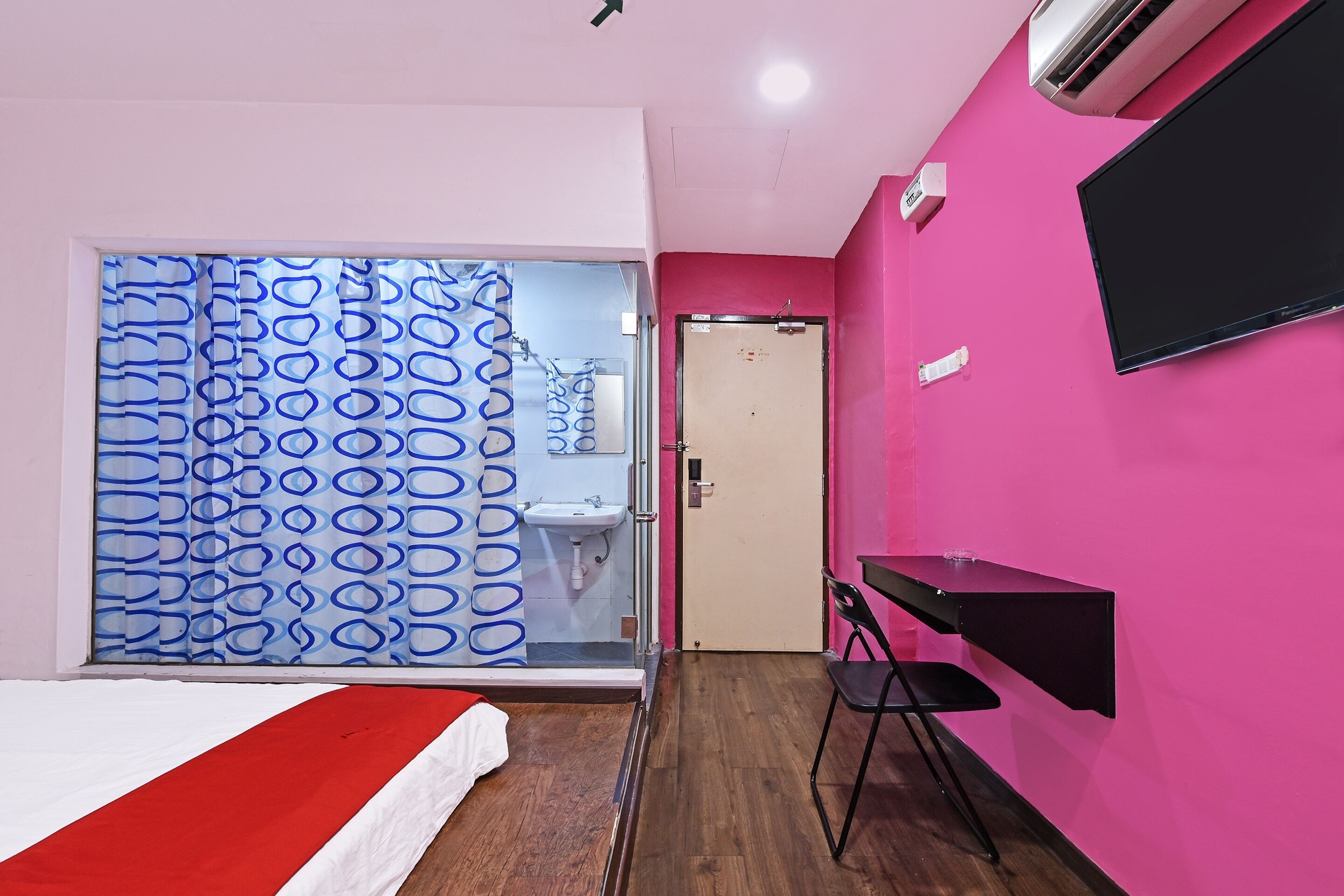 Desk, iron/ironing board, free WiFi