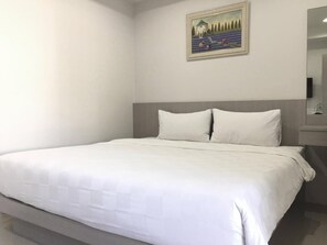 遮光カーテン、WiFi (無料)、ベッドシーツ