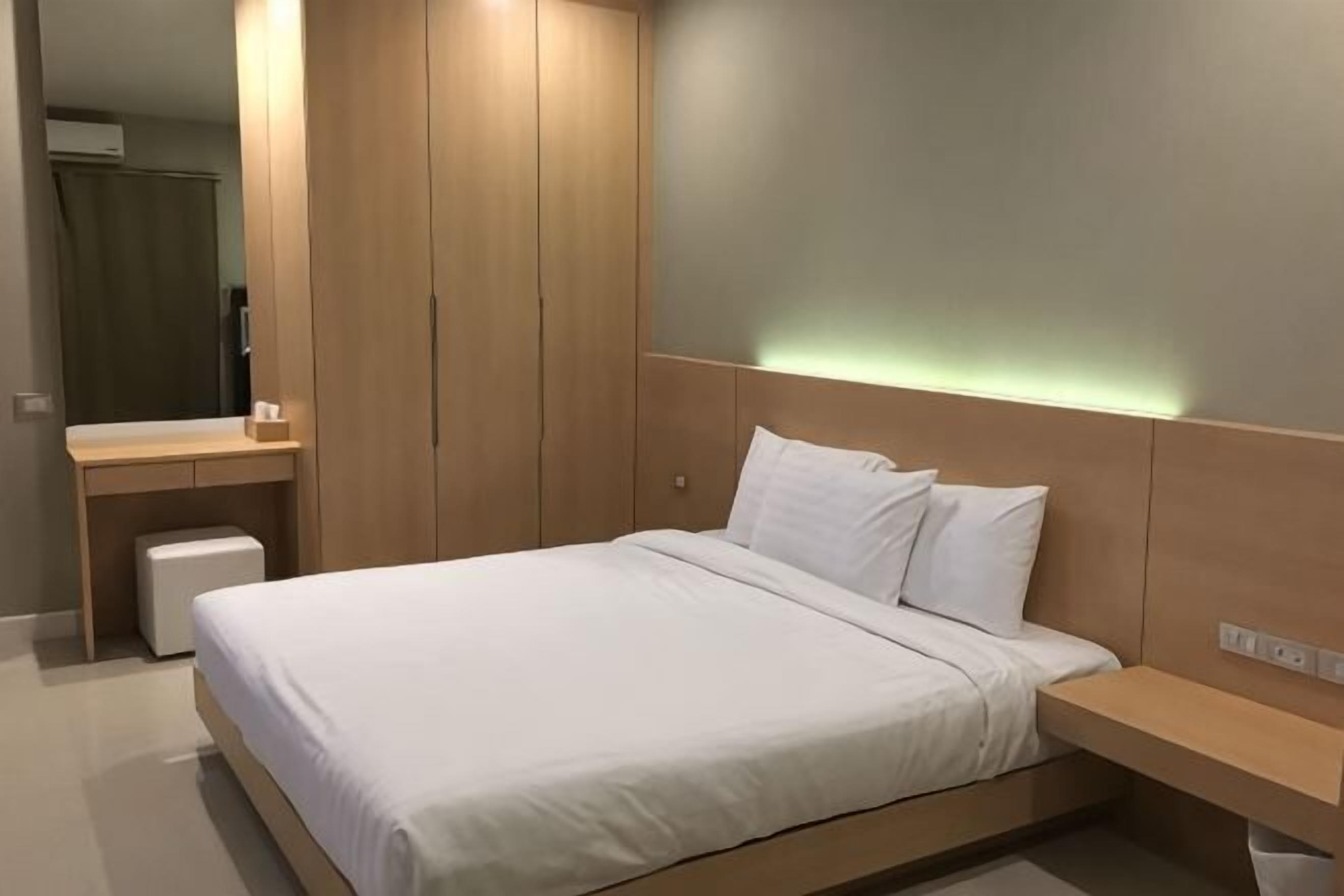 Desk, blackout curtains, rollaway beds, free WiFi