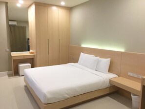 Standard Double Room | Desk, blackout curtains, rollaway beds, free WiFi - M-One Residence (Hat Yai)