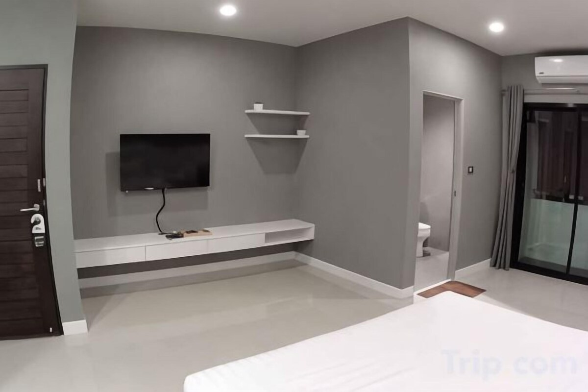 Escritorio, cortinas blackout y camas plegables/adicionales