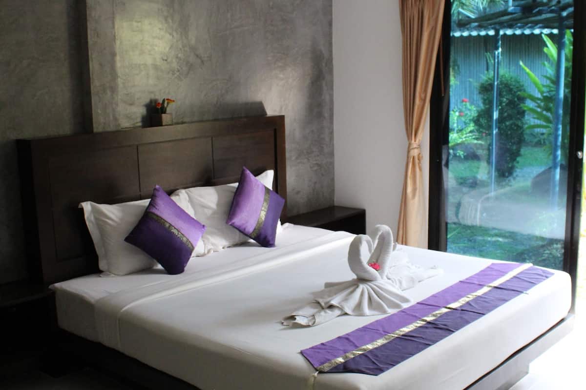 In-room safe, cots/infant beds, rollaway beds, bed sheets