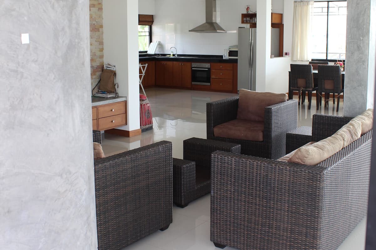 penthouse, 2 bedrooms, 2 bathrooms, city view | in-room safe, cots/infant beds, rollaway beds, bed sheets