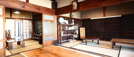 Coin salon dans le hall