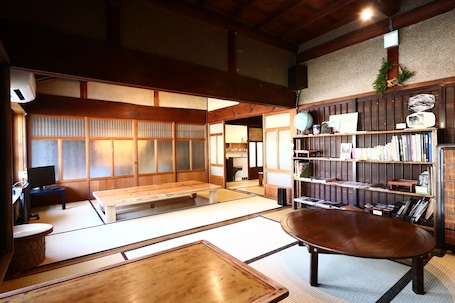 Interior detail. Asuka Guest House - Hostel