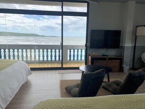 豪華四人房, 海灘景觀 | 埃及棉床單、高級寢具、記憶床墊、布置獨特