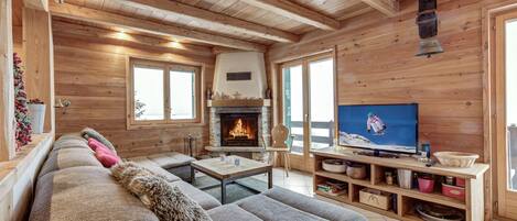 Televisión, chimenea