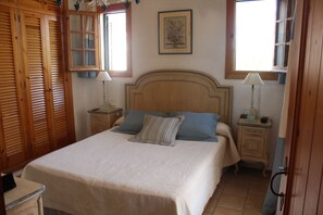 3 Schlafzimmer, Bügeleisen/Bügelbrett, Bettwäsche