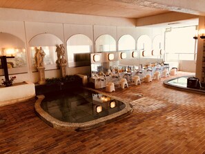 Indoor spa tub - Hotel Ichiyotei (Minakami)